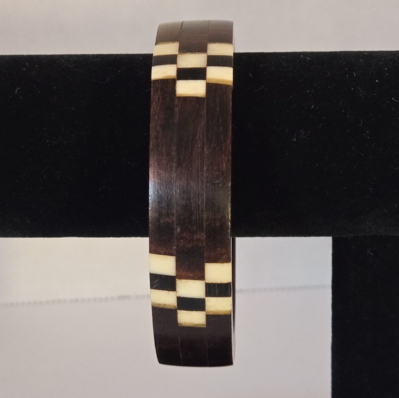 Unbranded Jewelry - Vntg Wooden Black & White Checkered Bangle, 3/4" W 2 1/2" Inside Diameter
